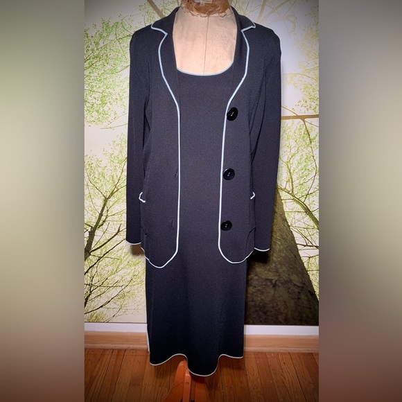 BCBG MAXAZRIA two piece dress suit - Picture 3 of 16